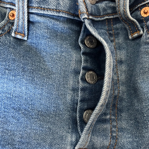 Levi’s Women’s Wedgie Straight Fit Jeans SZ 28 medium wash Button - Picture 3 of 7